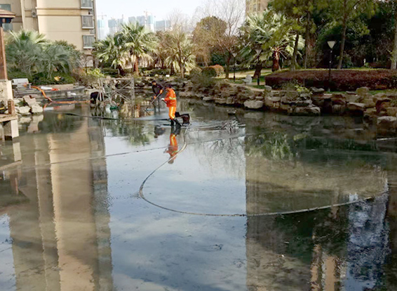 秀峰景观池淤泥清理